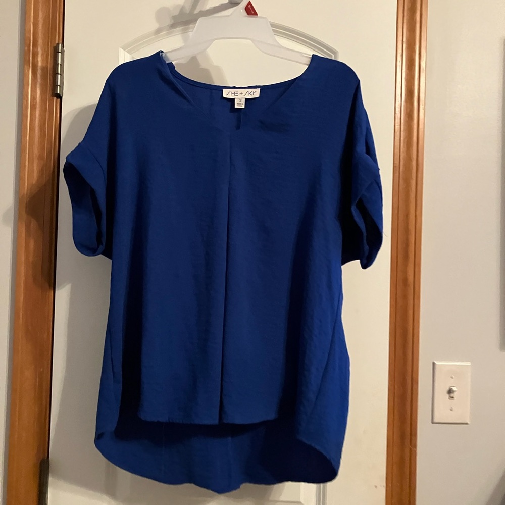 Soft, silky blue top!